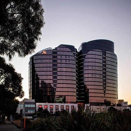 Melbourne Marriott Hotel Docklands Exteriör bild The Marriott Melbourne Docklands