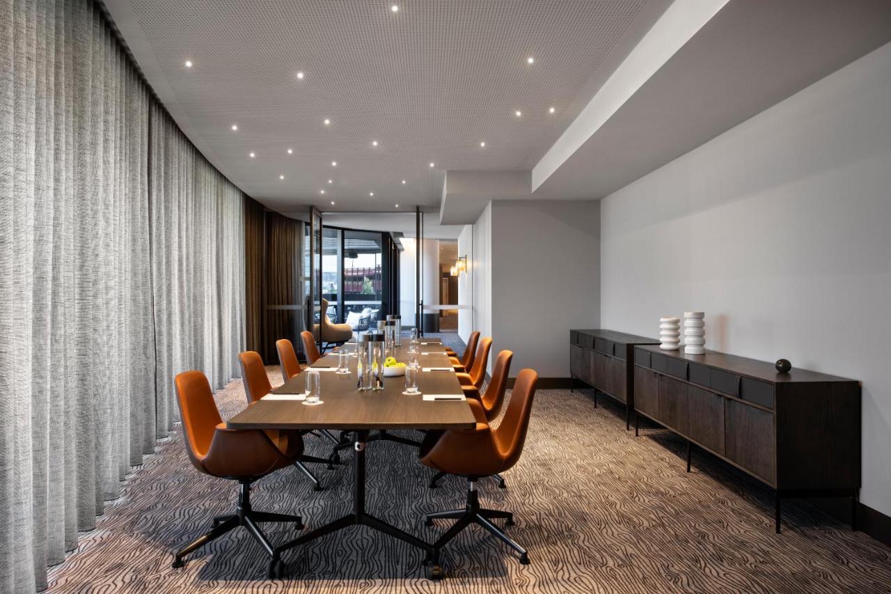 Melbourne Marriott Hotel Docklands Exteriör bild Meeting room