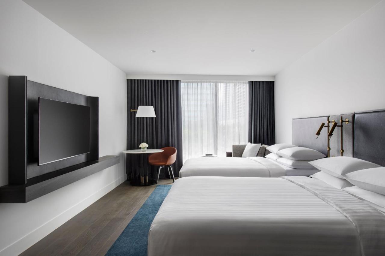 Melbourne Marriott Hotel Docklands Exteriör bild A guest room at the Hotel Indigo in Boston, Massachusetts