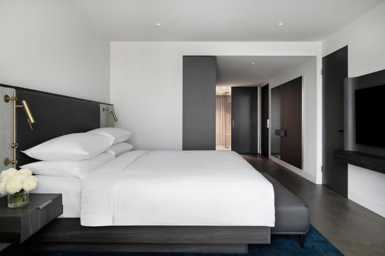 Melbourne Marriott Hotel Docklands Exteriör bild