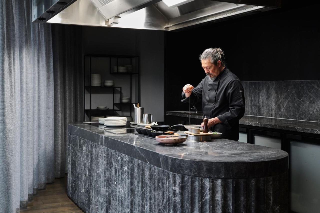 Melbourne Marriott Hotel Docklands Exteriör bild Chef Nobu Matsuhisa