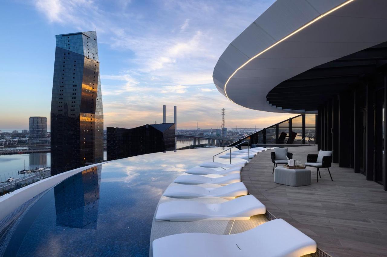 Melbourne Marriott Hotel Docklands Exteriör bild Skyline pool