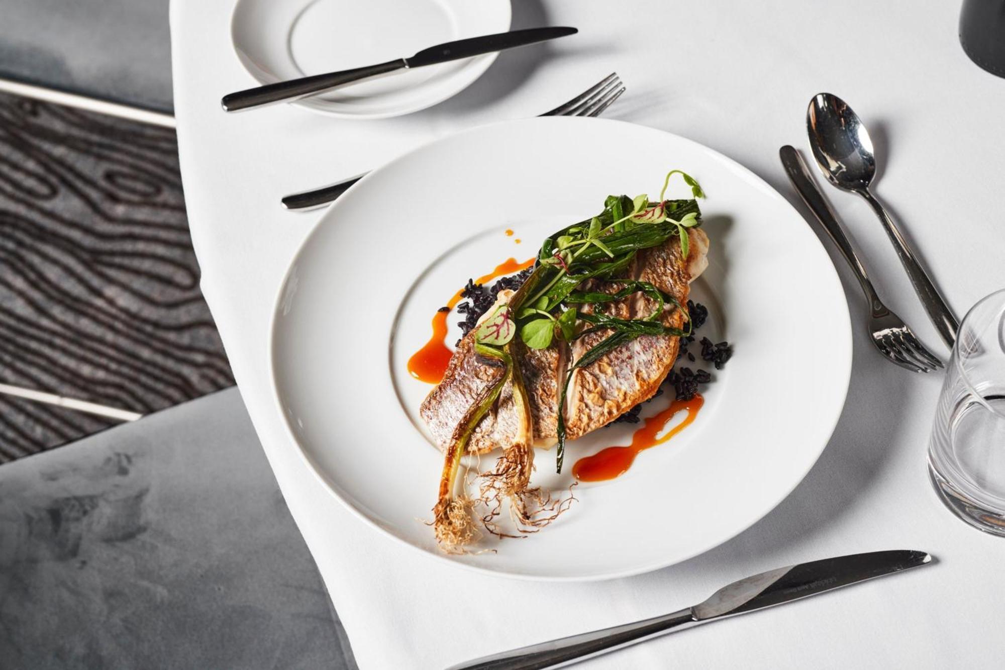 Melbourne Marriott Hotel Docklands Exteriör bild A plate of food