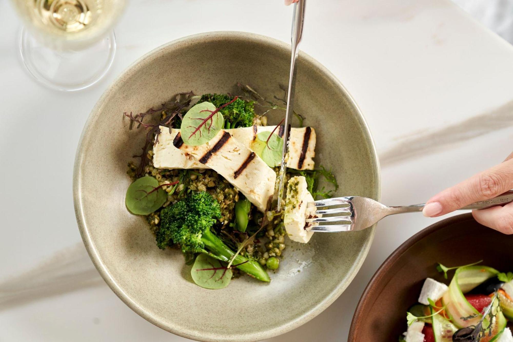 Melbourne Marriott Hotel Docklands Exteriör bild A salad with quinoa