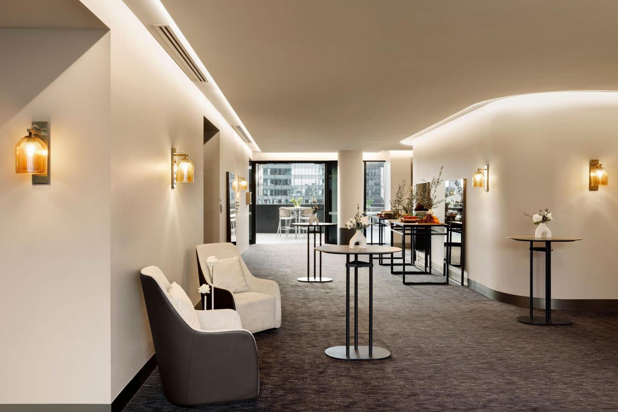 Melbourne Marriott Hotel Docklands Exteriör bild The Club at Frankfurt Airport