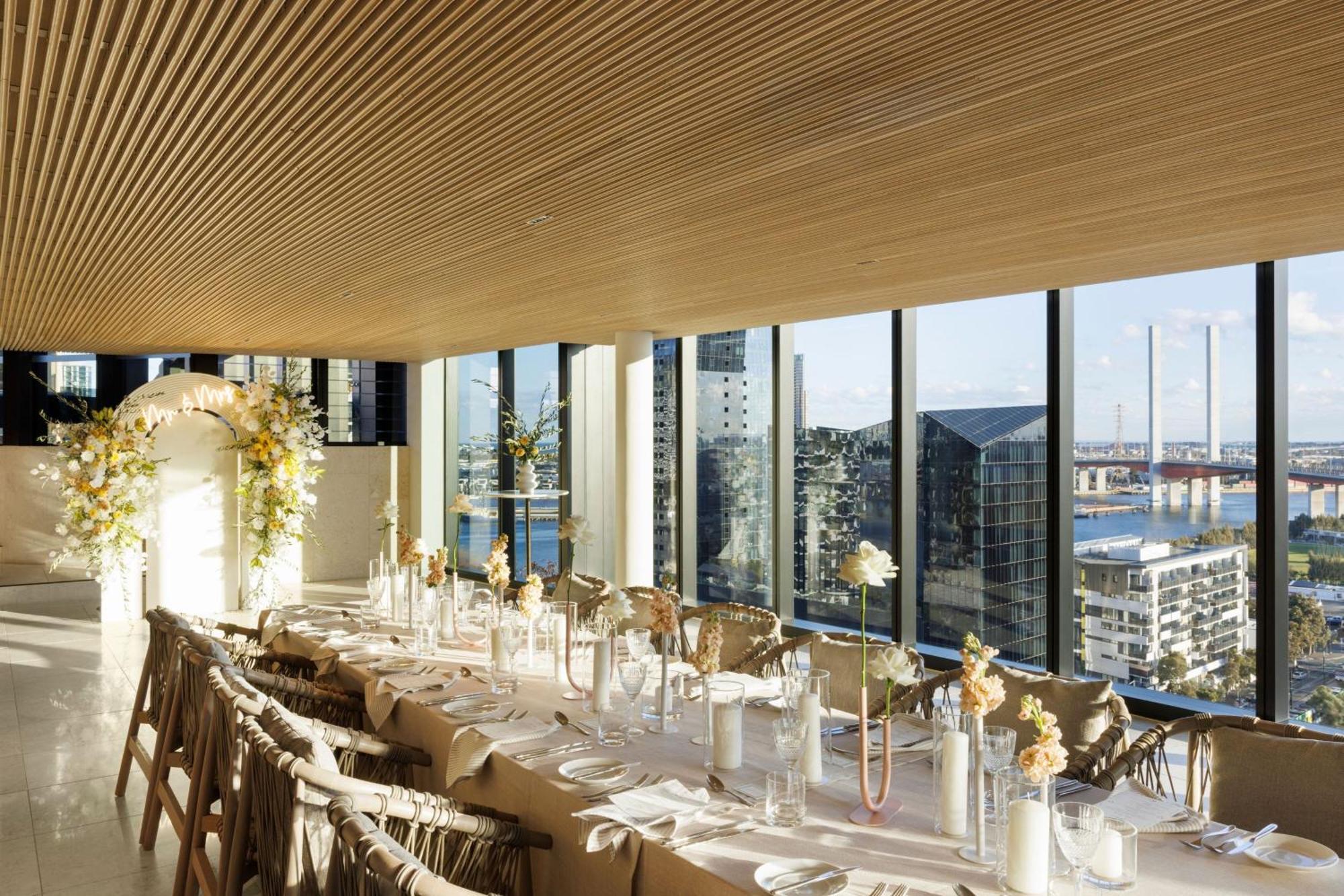 Melbourne Marriott Hotel Docklands Exteriör bild The Skylight
